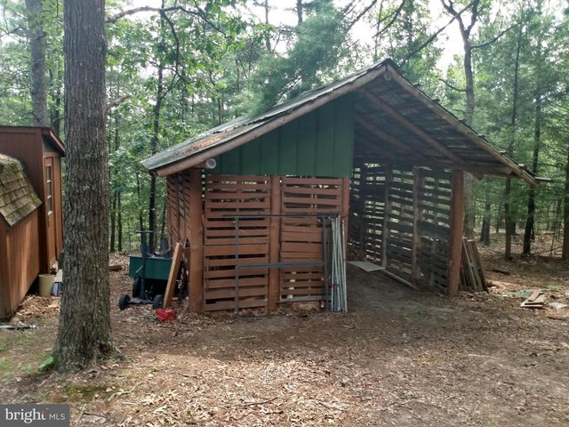 412 HIDEAWAY LN, Berkeley Springs, WV 25411