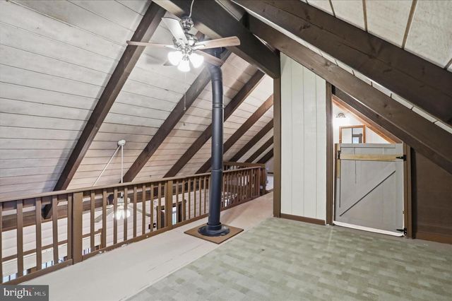 412 HIDEAWAY LN, Berkeley Springs, WV 25411