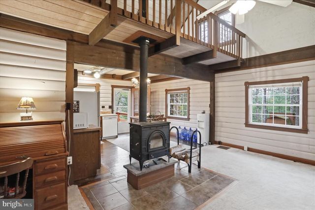412 HIDEAWAY LN, Berkeley Springs, WV 25411