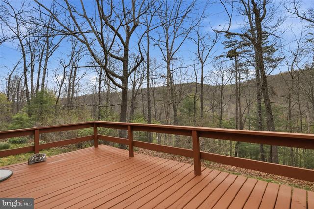 412 HIDEAWAY LN, Berkeley Springs, WV 25411