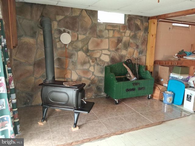 412 HIDEAWAY LN, Berkeley Springs, WV 25411