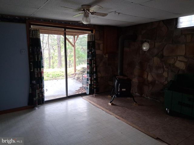 412 HIDEAWAY LN, Berkeley Springs, WV 25411