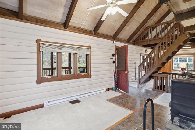 412 HIDEAWAY LN, Berkeley Springs, WV 25411