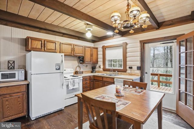 412 HIDEAWAY LN, Berkeley Springs, WV 25411