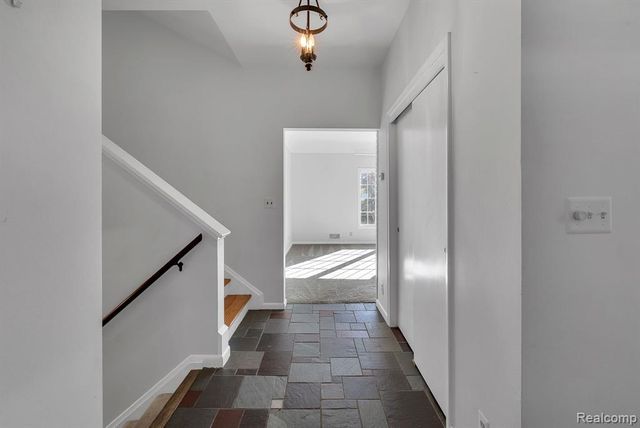 4265 Pine Tree Trail, Bloomfield Hills, MI 48302