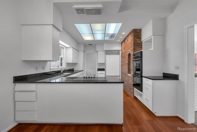 4265 Pine Tree Trail, Bloomfield Hills, MI 48302