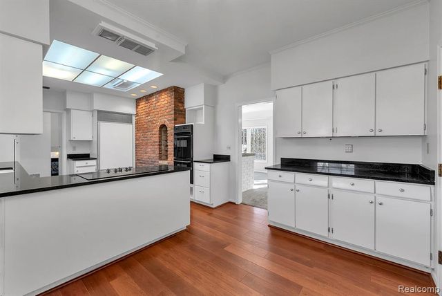 4265 Pine Tree Trail, Bloomfield Hills, MI 48302