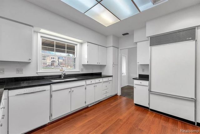 4265 Pine Tree Trail, Bloomfield Hills, MI 48302