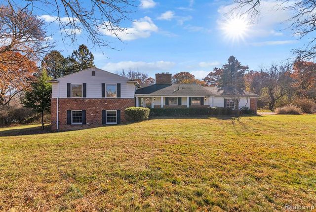 4265 Pine Tree Trail, Bloomfield Hills, MI 48302