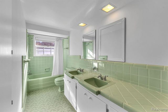 4265 Pine Tree Trail, Bloomfield Hills, MI 48302