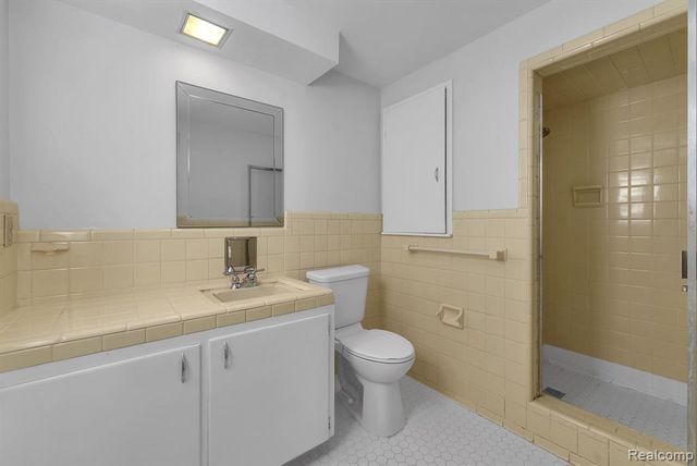 4265 Pine Tree Trail, Bloomfield Hills, MI 48302