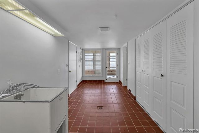 4265 Pine Tree Trail, Bloomfield Hills, MI 48302