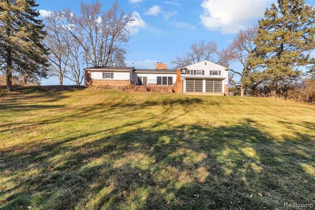 4265 Pine Tree Trail, Bloomfield Hills, MI 48302