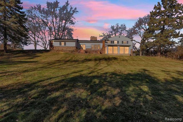 4265 Pine Tree Trail, Bloomfield Hills, MI 48302