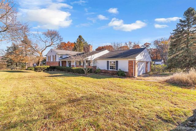 4265 Pine Tree Trail, Bloomfield Hills, MI 48302