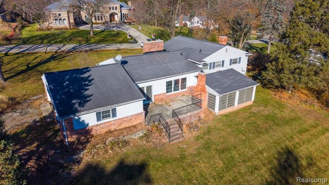 4265 Pine Tree Trail, Bloomfield Hills, MI 48302