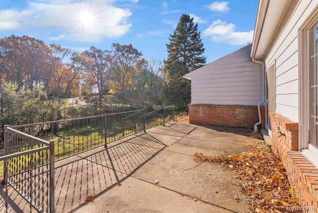 4265 Pine Tree Trail, Bloomfield Hills, MI 48302