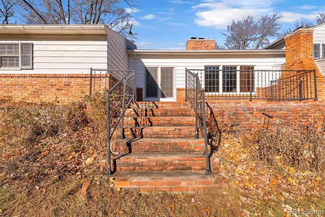 4265 Pine Tree Trail, Bloomfield Hills, MI 48302