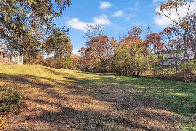 4265 Pine Tree Trail, Bloomfield Hills, MI 48302