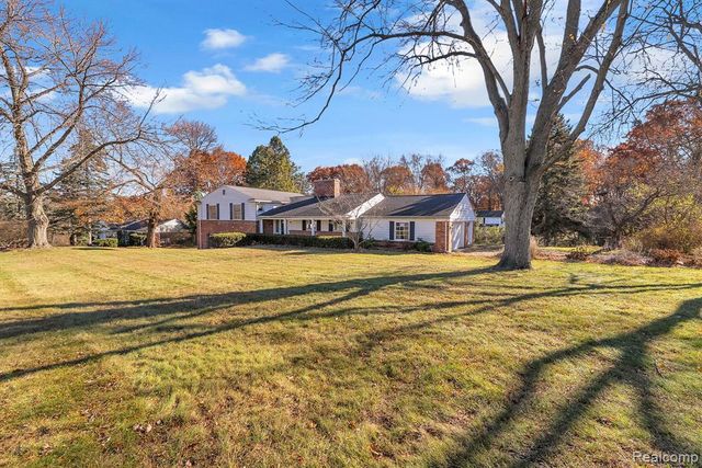 4265 Pine Tree Trail, Bloomfield Hills, MI 48302