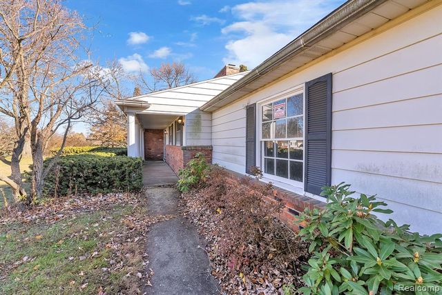 4265 Pine Tree Trail, Bloomfield Hills, MI 48302