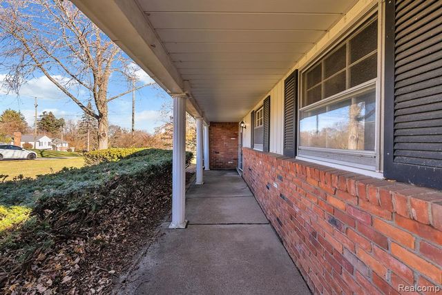 4265 Pine Tree Trail, Bloomfield Hills, MI 48302