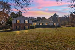 4265 Pine Tree Trail, Bloomfield Hills, MI 48302