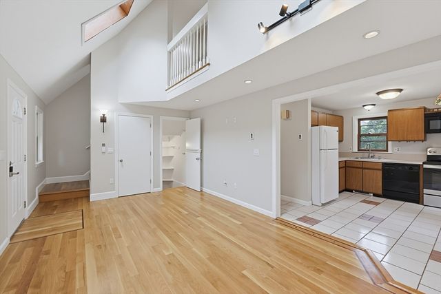 708 Rocky Hill Rd, Plymouth, MA 02360