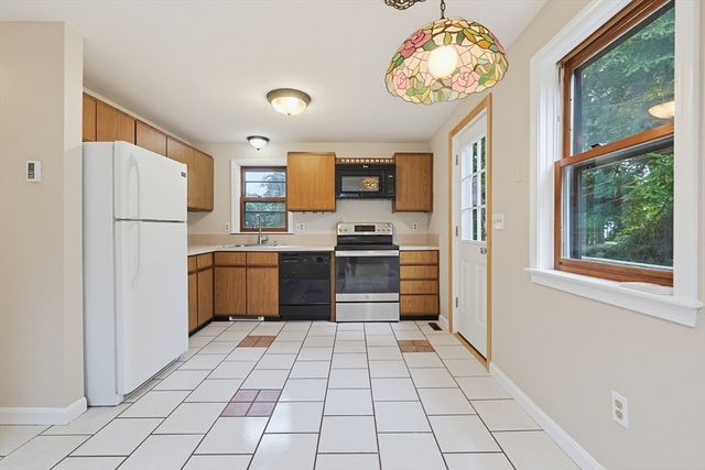 708 Rocky Hill Rd, Plymouth, MA 02360