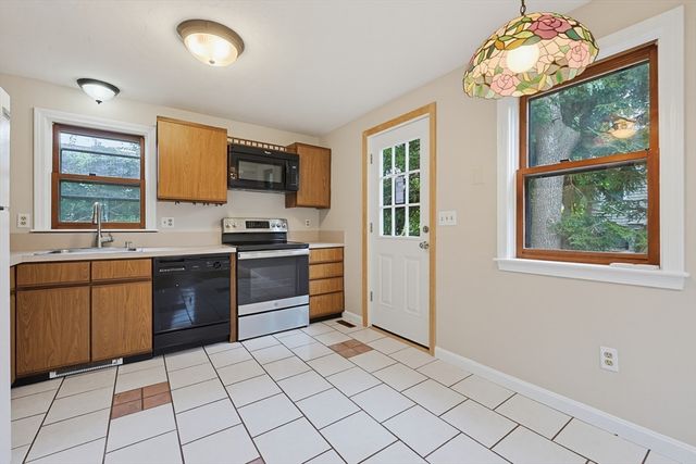 708 Rocky Hill Rd, Plymouth, MA 02360