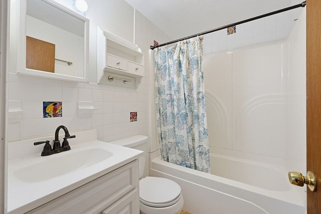 708 Rocky Hill Rd, Plymouth, MA 02360