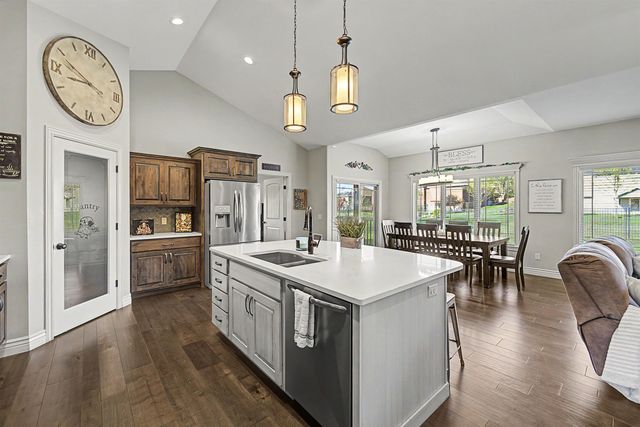 2601 Aberdeen Ln, Salina, KS 67401