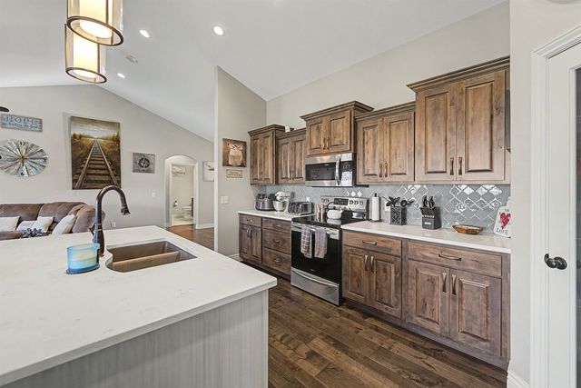 2601 Aberdeen Ln, Salina, KS 67401