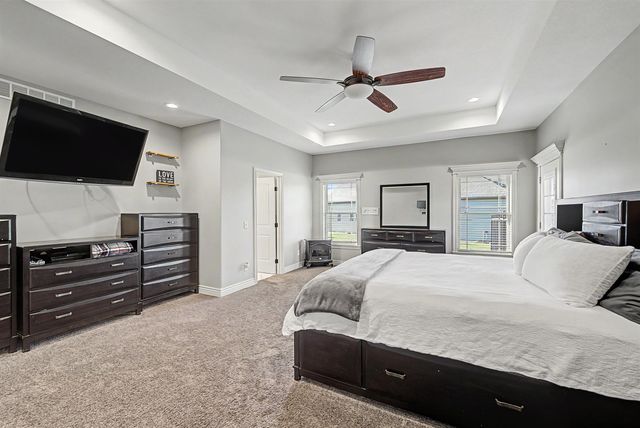 2601 Aberdeen Ln, Salina, KS 67401