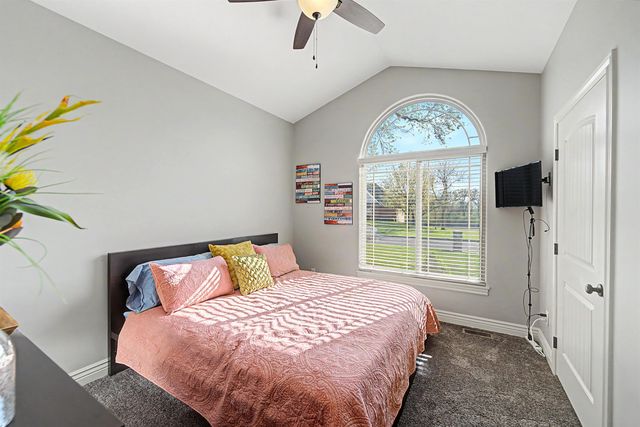2601 Aberdeen Ln, Salina, KS 67401