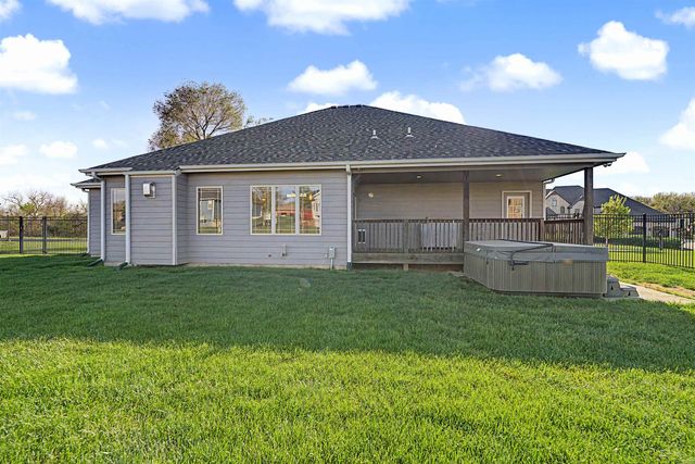 2601 Aberdeen Ln, Salina, KS 67401