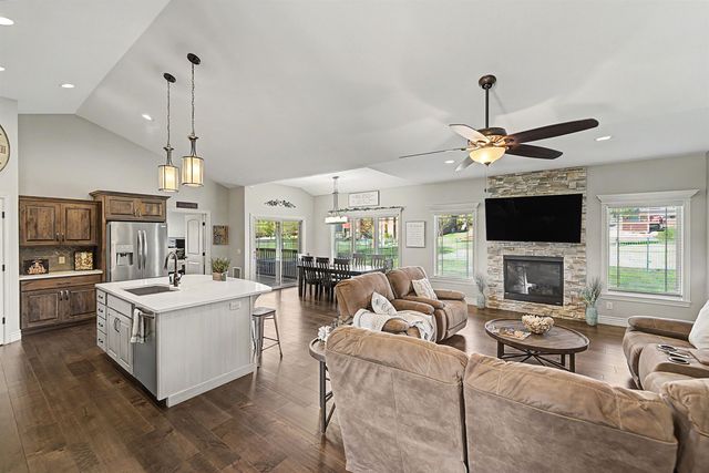 2601 Aberdeen Ln, Salina, KS 67401