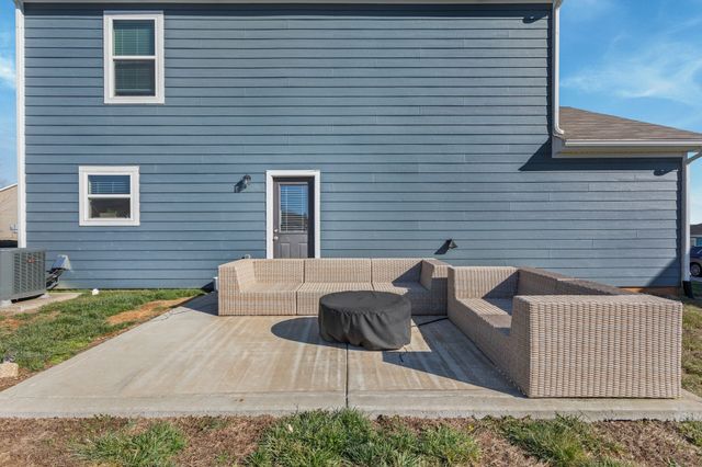 2708 Swarm Ct, Columbia, TN 38401