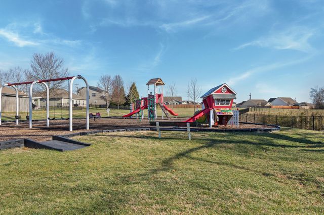 2708 Swarm Ct, Columbia, TN 38401