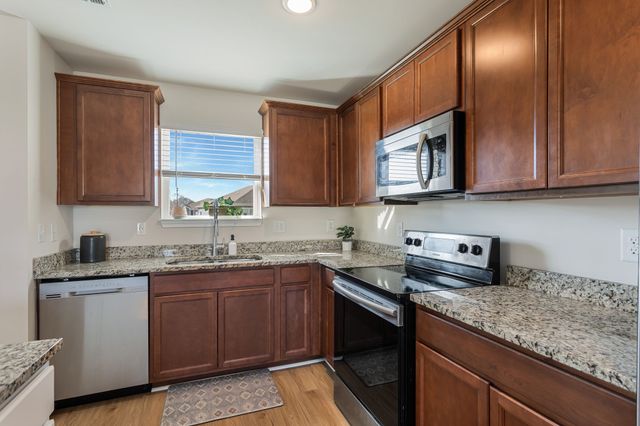 2708 Swarm Ct, Columbia, TN 38401