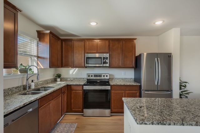 2708 Swarm Ct, Columbia, TN 38401