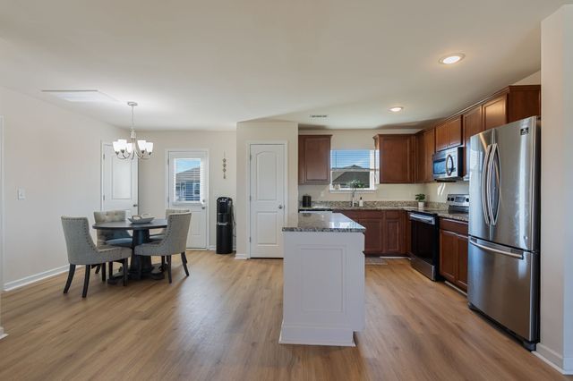 2708 Swarm Ct, Columbia, TN 38401