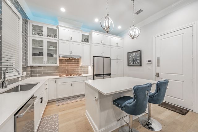 7333 Valley View Lane 902, Dallas, TX 75240