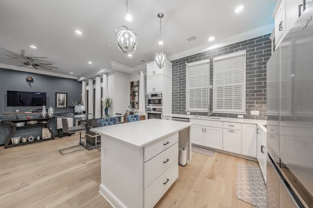 7333 Valley View Lane 902, Dallas, TX 75240