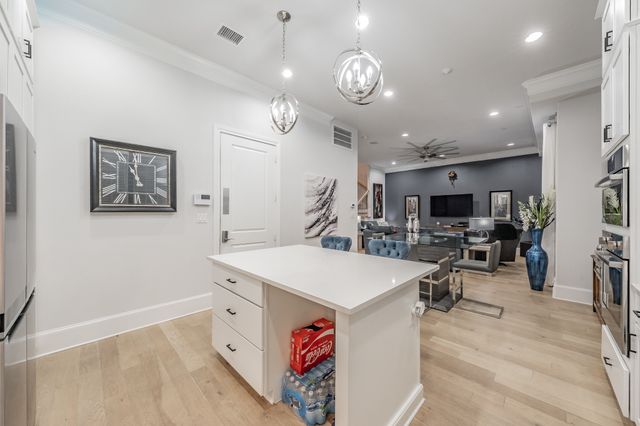 7333 Valley View Lane 902, Dallas, TX 75240