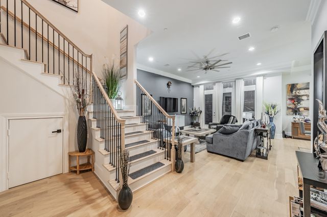 7333 Valley View Lane 902, Dallas, TX 75240