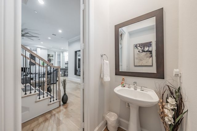 7333 Valley View Lane 902, Dallas, TX 75240