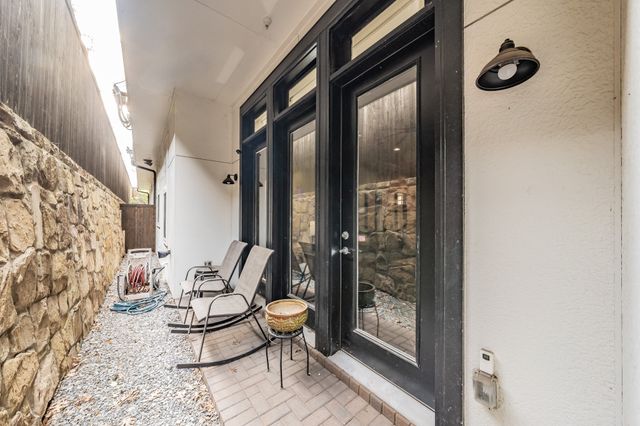 7333 Valley View Lane 902, Dallas, TX 75240