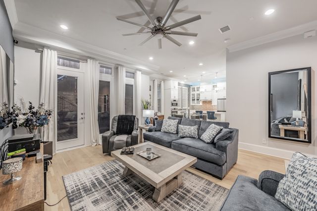 7333 Valley View Lane 902, Dallas, TX 75240