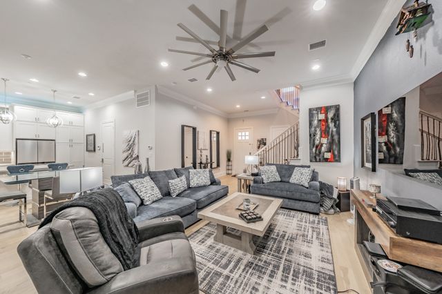 7333 Valley View Lane 902, Dallas, TX 75240